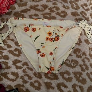 Beautiful comfortable floral bikini bottoms